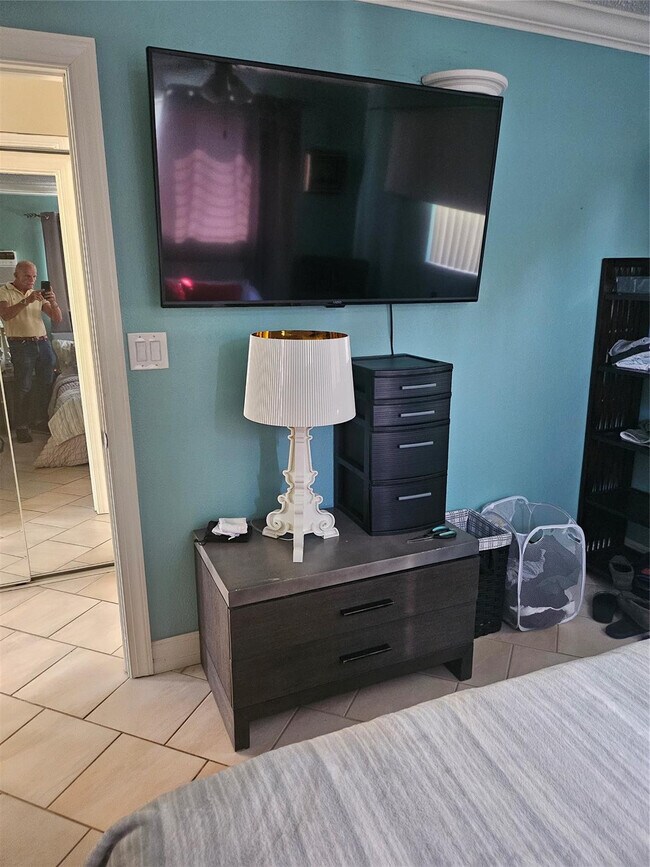 Building Photo - 1045 Th St