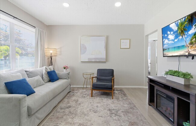 Building Photo - Charming Sarasota Retreat –4-Bedroom/3-Bathroom Modern Pool Home Near Everything!