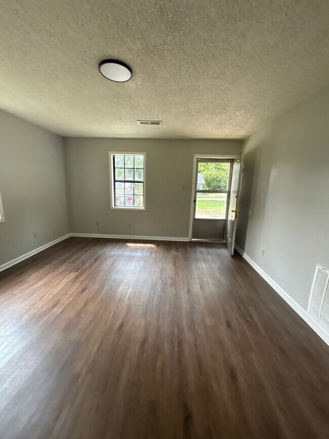 Building Photo - 108 N Bond Ave