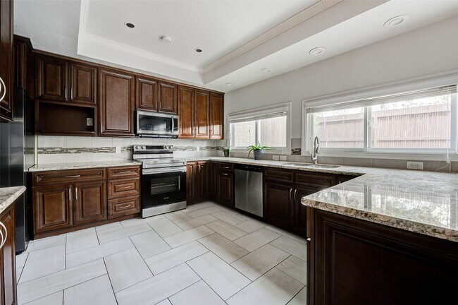 Building Photo - 201 Vanderpool Ln