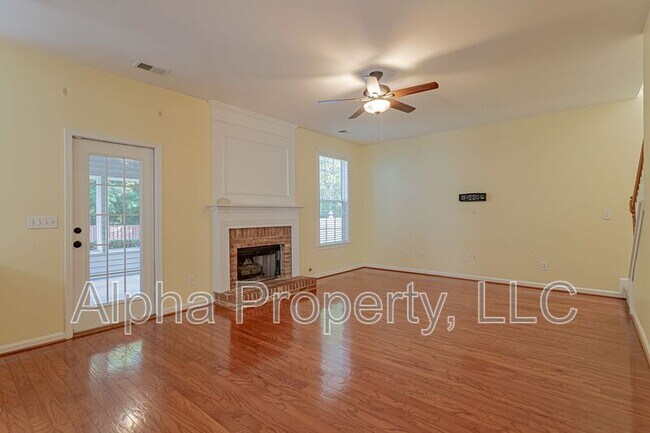 Building Photo - 27 Lake Valley Ct