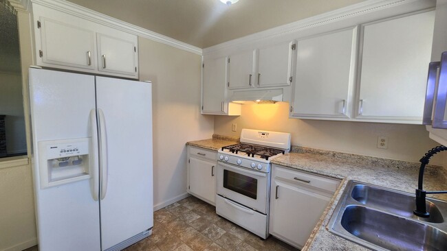 Building Photo - 6013 Brett Dr