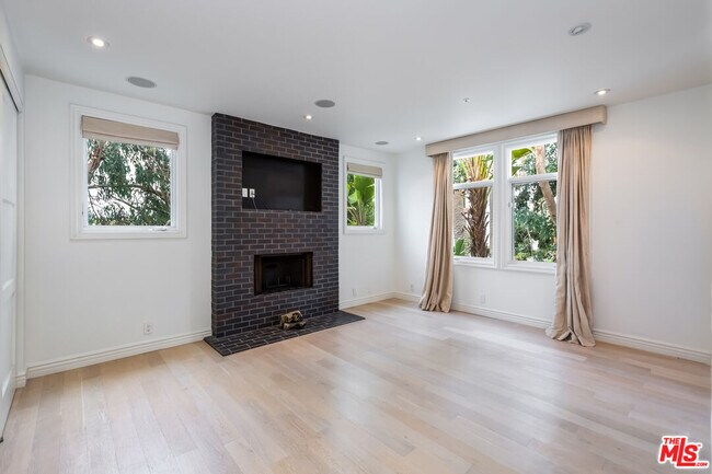 Building Photo - 3019 3rd St
