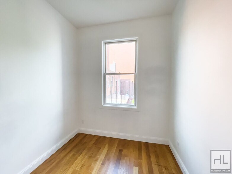 Building Photo - WYCKOFF AVENUE / Spacious 2-Bed 1 Bath / B...