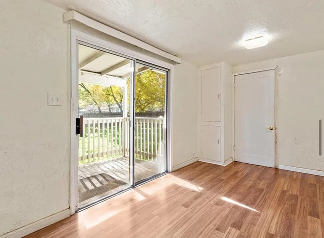 Building Photo - APPLY NOW