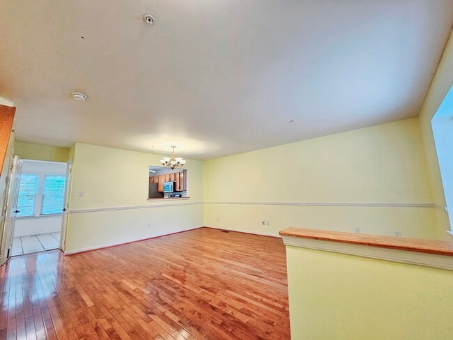 Building Photo - 435 Oakton Way