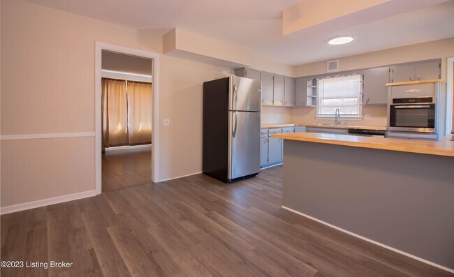 Building Photo - 3311 Dogwood Dr