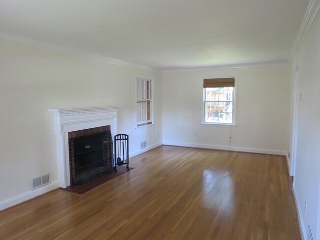 Building Photo - 9603 Evergreen St