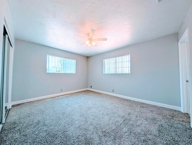 Building Photo - 4 bed with Dual master bedrooms and Solar ...