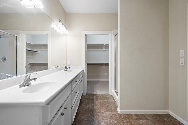 Building Photo - 2865 Westhollow Dr