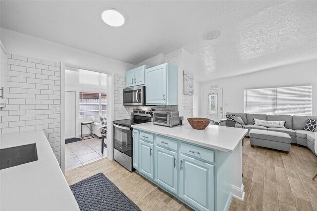 Building Photo - Beautiful Fully-Furnished 2BR/2BA Coastal Retreat in Cape Canaveral