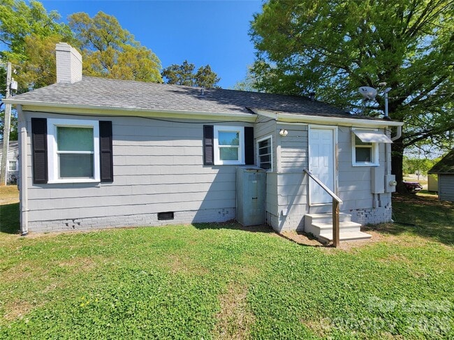 Building Photo - 12 Woodsdale Pl SE