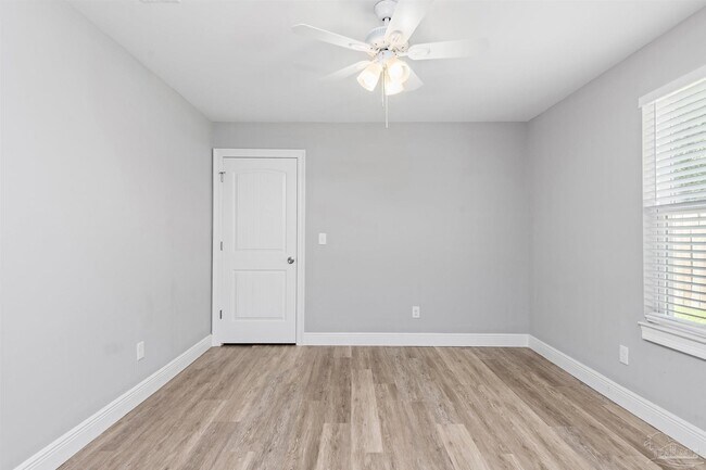 Building Photo - 3611 Stonewall Ave