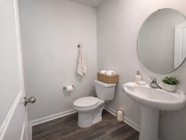 Building Photo - 1302 Falls of Hickory