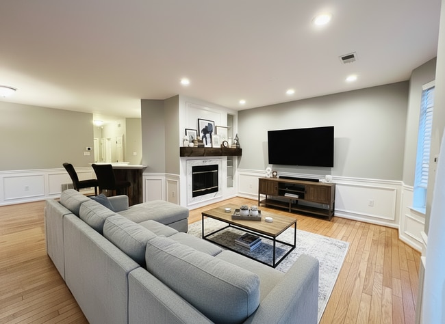 Building Photo - 305 Dresher Woods Dr