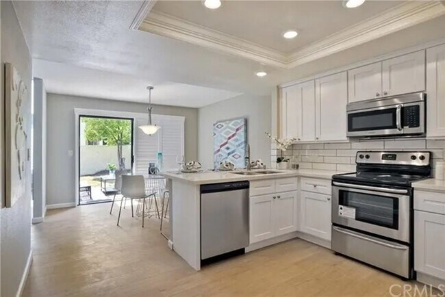 Building Photo - Two Bedroom, Two Bathroom Home for 12-mont...
