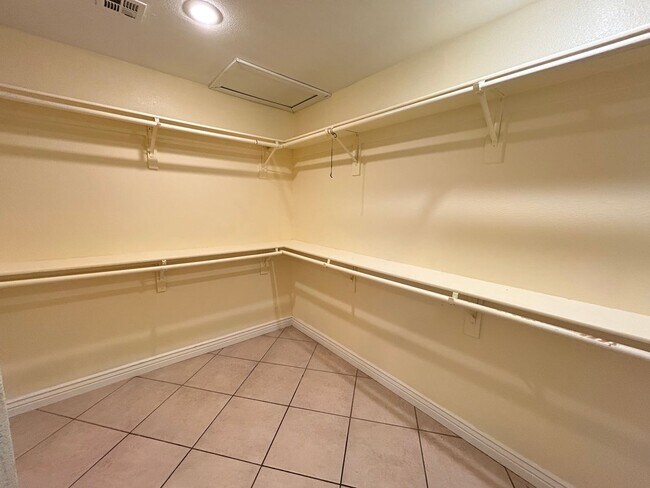 Building Photo - Single Story Home with No HOA
