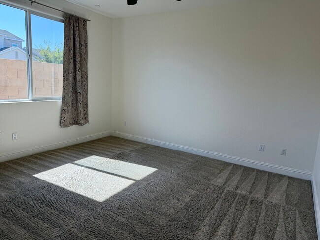 Building Photo - Spacious Next-Gen Lennar Home for Rent in the Clovis Unified School District