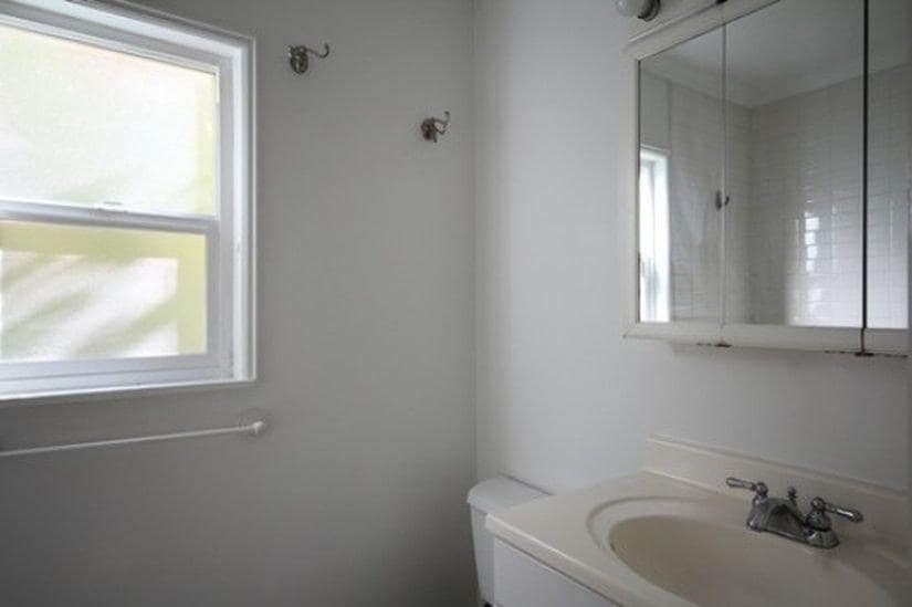 Bath Room - 140 N Wilson Ave