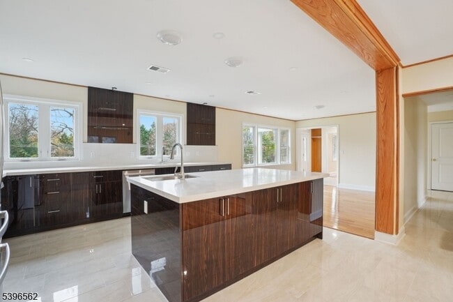 Building Photo - 215 Summit Ave