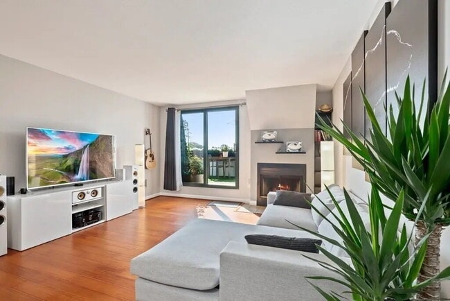 Building Photo - 59 Brainerd Rd