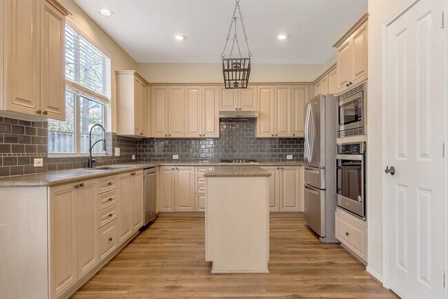 Building Photo - 27 Bethany Bend Dr