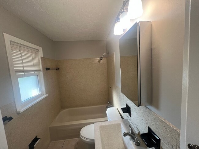 Building Photo - 3 bedroom, 2 bath Ranch with a partially finished basement