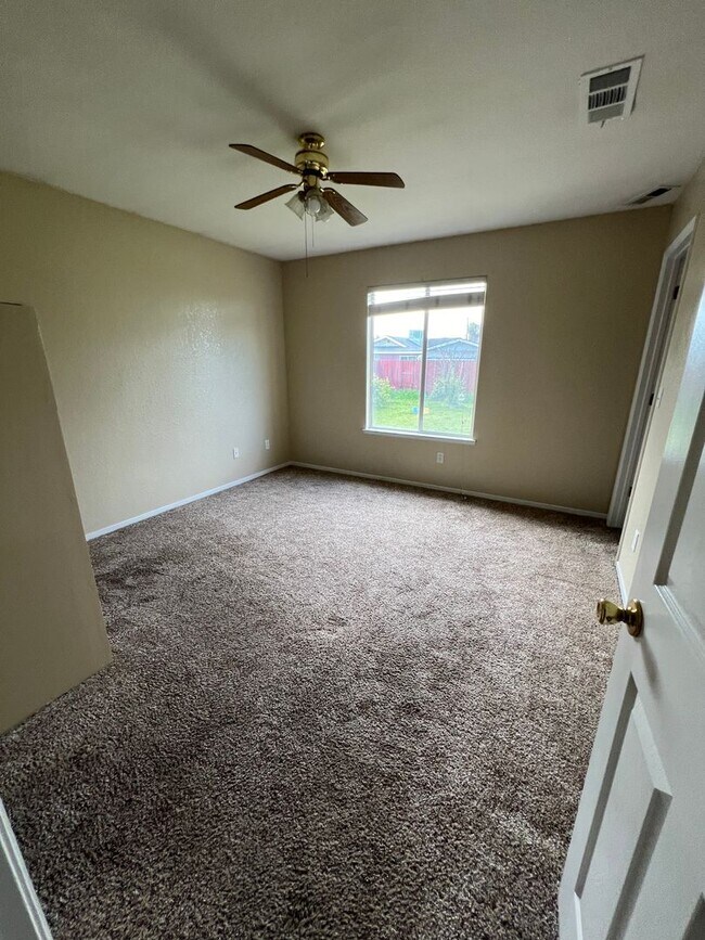 Building Photo - 1417 Hall Ave