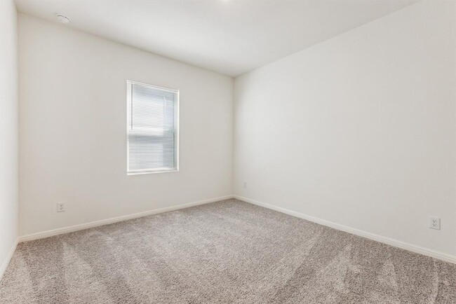 Building Photo - 635 Gemsbok Rd