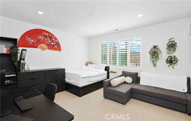 Building Photo - 166 Novel