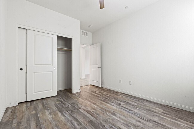 Building Photo - Newly Built 6 Bed / 2.5 Bath Single-Family Home with Upgraded Kitchen and Fully Fenced Yard in So...