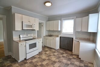 Building Photo - 208 Irving St