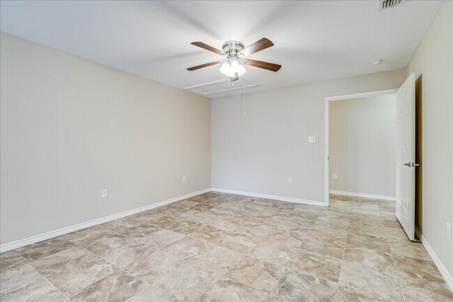 Building Photo - 2111 E Lott Ave