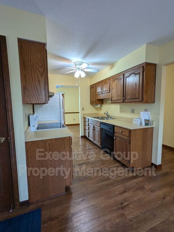 Building Photo - 302 Pigeon Pass Rd