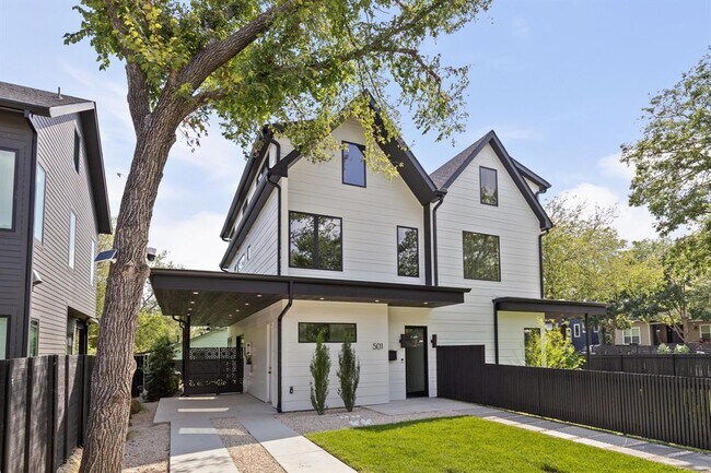 Primary Photo - 912 1/2 E 50th St
