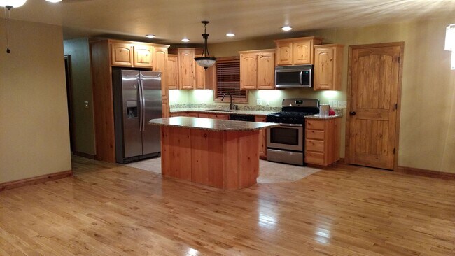 Building Photo - 1782 Larson Rd