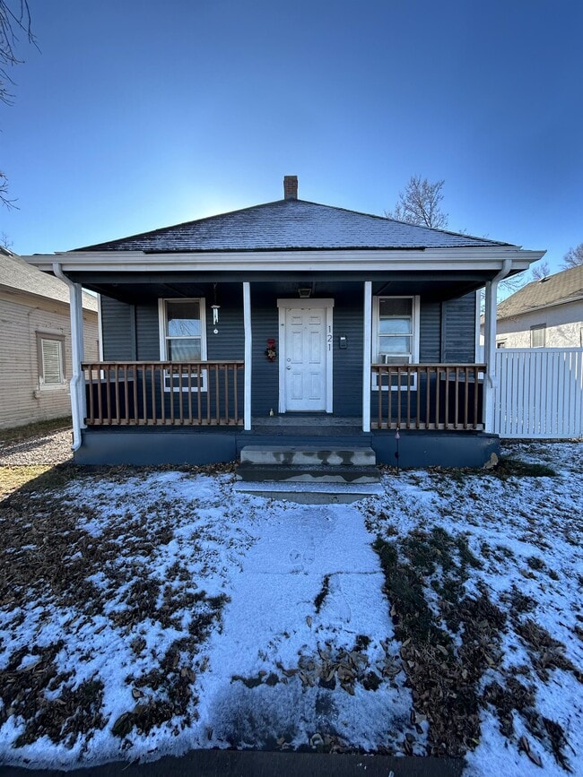 Primary Photo - 121 Riverside Ave