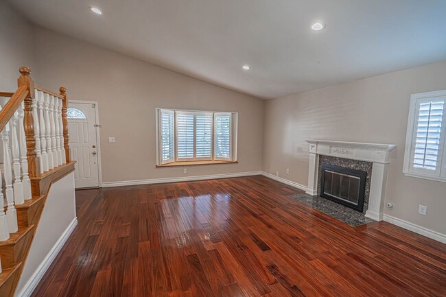 Building Photo - Valencia 4 Bedroom Home for Rent.