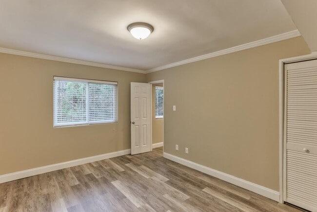 Building Photo - 91 Rumson Rd NE