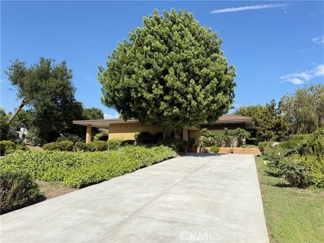 Building Photo - 880 N Gainsborough Dr