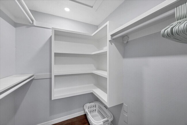 Building Photo - 370 3 Lakes Ln