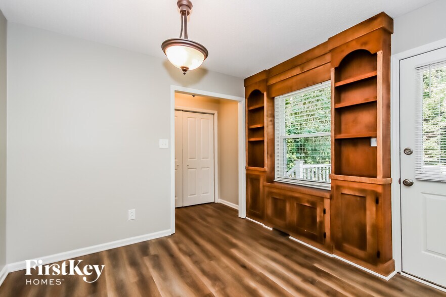 Building Photo - 6917 Forest Manor Dr