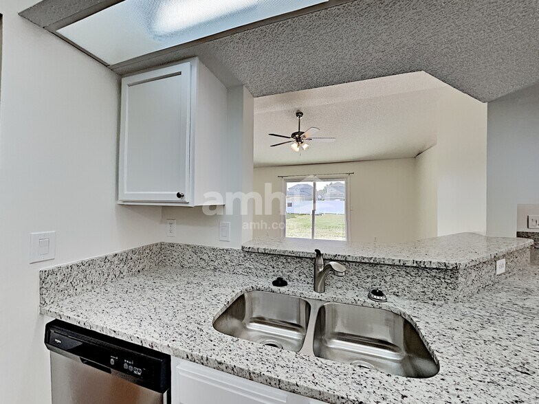 Building Photo - 3155 Olde Sutton Parke Dr