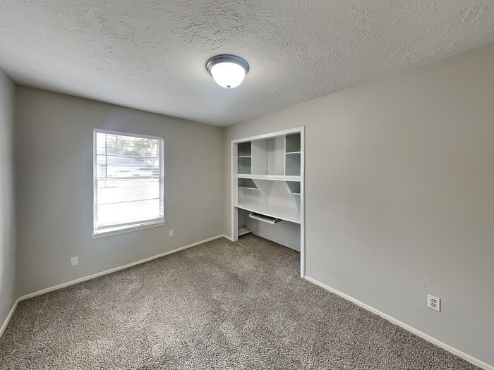 Building Photo - 4315 Sloangate Dr