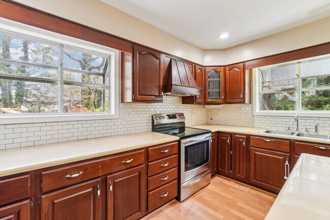 Building Photo - 710 Heatherwood Dr