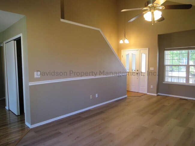 Building Photo - 3280 Richmond Dr