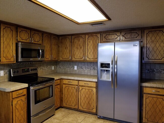 Building Photo - GREAT HOME CORNER LOT ZIA SCHOOL DISTRICT