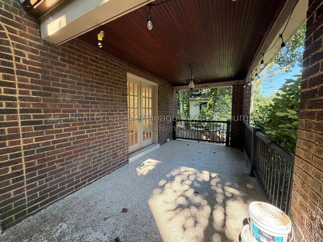 Building Photo - 152 Gordon St