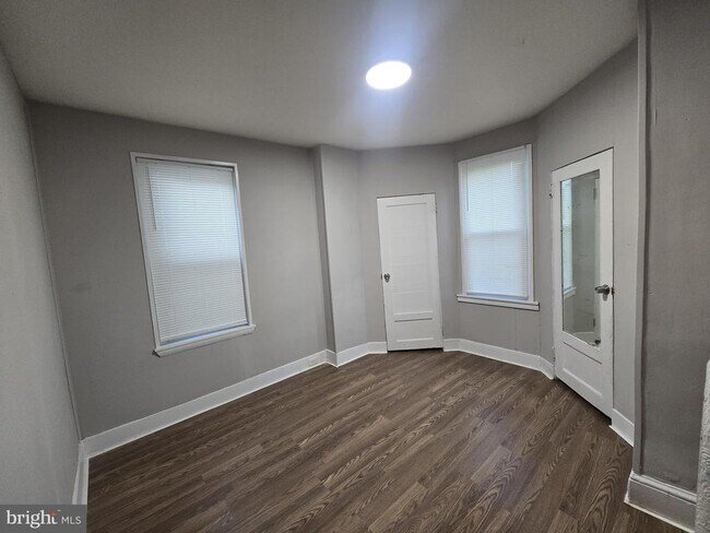 Building Photo - 2036 S 65th St