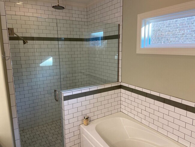 Building Photo - 4BR/4.5BA Furnished Townhome For Rent